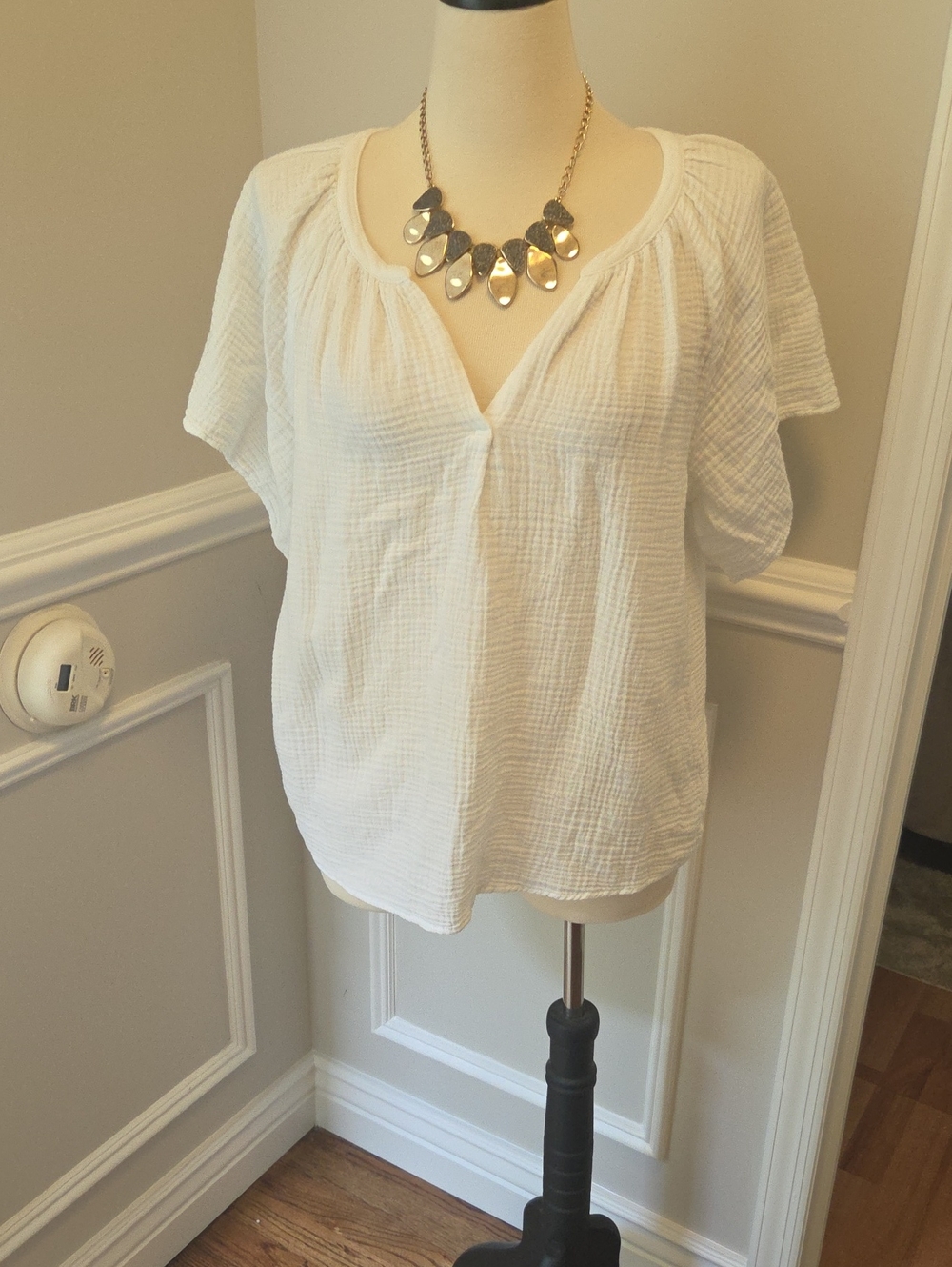 beachlunchlounge White Gauze V-Neck Short Sleeve Blouse